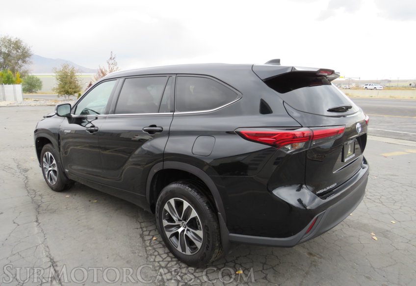 2021 Toyota Highlander - Image 8