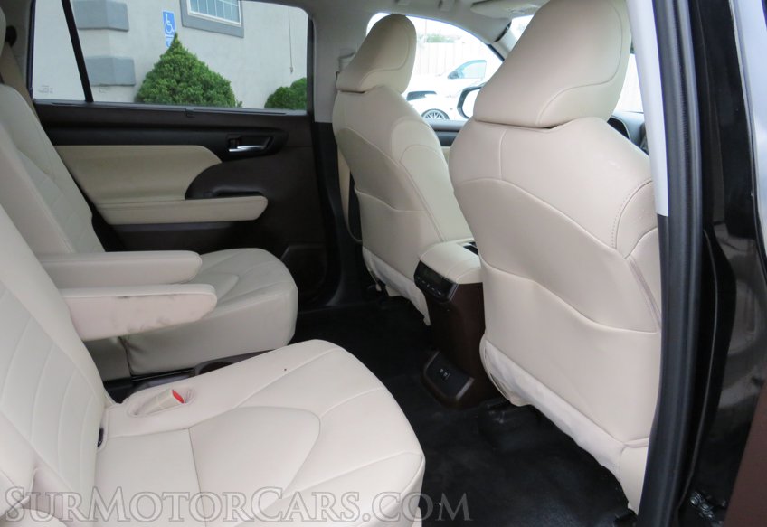 2021 Toyota Highlander - Image 31