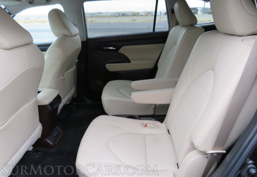 2021 Toyota Highlander - Image 32