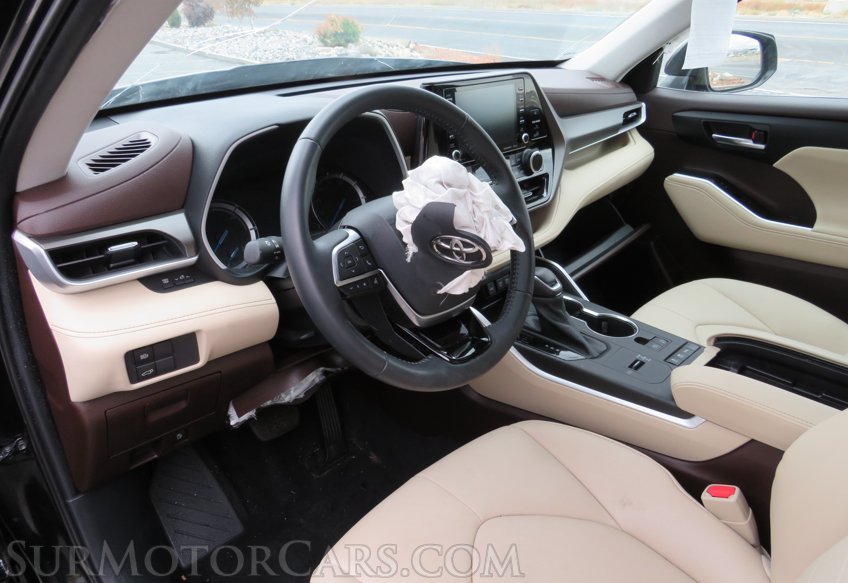 2021 Toyota Highlander - Image 26