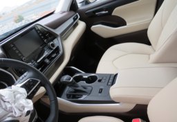 2021 Toyota Highlander - Image 45