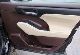 2021 Toyota Highlander - Image 57