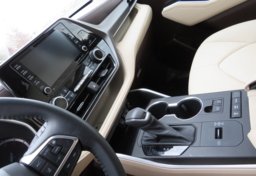 2021 Toyota Highlander - Image 44