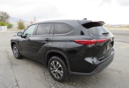 2021 Toyota Highlander - Image 8