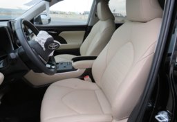 2021 Toyota Highlander - Image 27