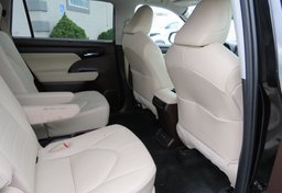 2021 Toyota Highlander - Image 31