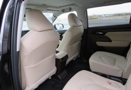 2021 Toyota Highlander - Image 30