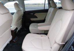 2021 Toyota Highlander - Image 32