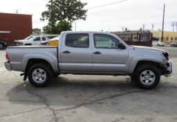 2015 Toyota Tacoma - Image 8