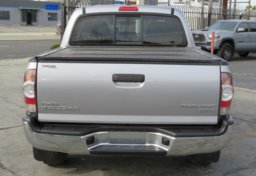 2015 Toyota Tacoma - Image 12