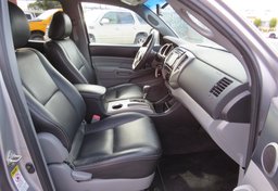 2015 Toyota Tacoma - Image 25