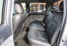2015 Toyota Tacoma - Image 27
