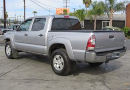 2015 Toyota Tacoma - Image 4