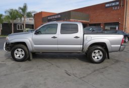 2015 Toyota Tacoma - Image 3