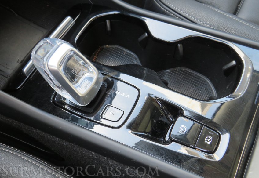 2020 Volvo XC40 - Image 40