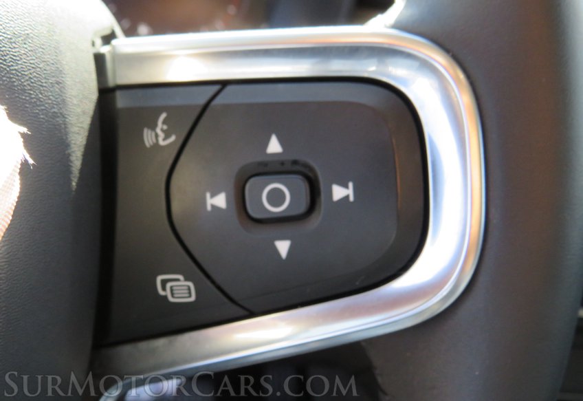 2020 Volvo XC40 - Image 30