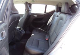 2020 Volvo XC40 - Image 26