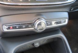 2020 Volvo XC40 - Image 36