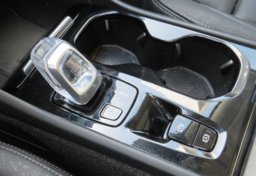 2020 Volvo XC40 - Image 40