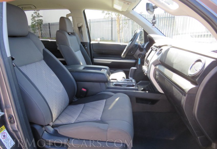 2015 Toyota Tundra 4WD Truck - Image 30