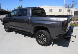 2015 Toyota Tundra 4WD Truck - Image 8