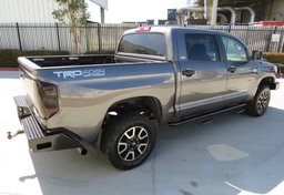 2015 Toyota Tundra 4WD Truck - Image 7