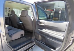 2015 Toyota Tundra 4WD Truck - Image 28