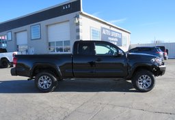 2019 Toyota Tacoma 4WD - Image 9