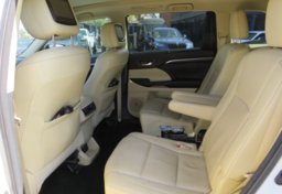 2015 Toyota Highlander - Image 31