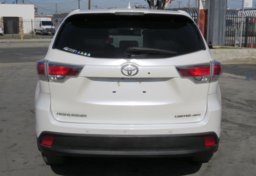 2015 Toyota Highlander - Image 10