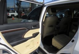 2015 Toyota Highlander - Image 23