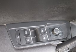 2021 Volkswagen Tiguan - Image 38