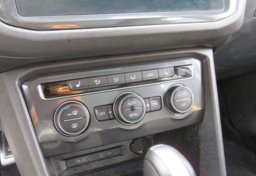 2021 Volkswagen Tiguan - Image 35