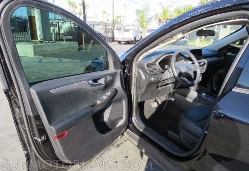 2020 Ford Escape - Image 23