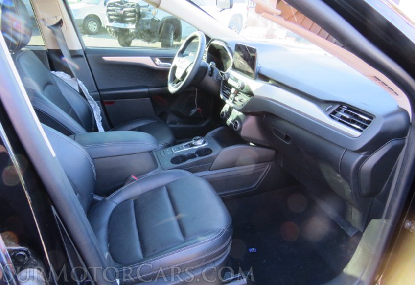 2020 Ford Escape - Image 28