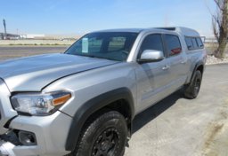 2022 Toyota Tacoma 4WD - Image 16