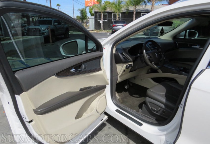 2019 Lincoln Nautilus - Image 22