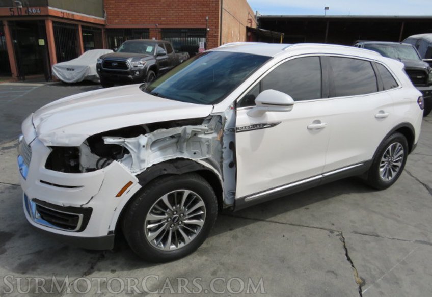 2019 Lincoln Nautilus - Image 2