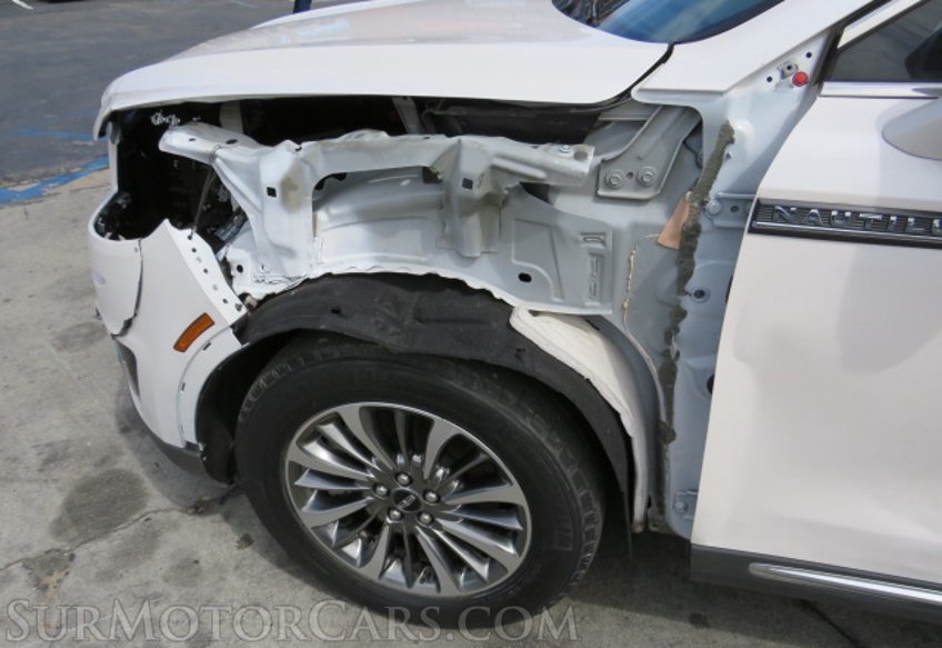 2019 Lincoln Nautilus - Image 16