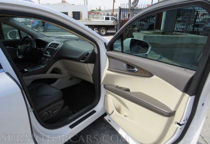 2019 Lincoln Nautilus - Image 23