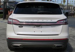 2019 Lincoln Nautilus - Image 10