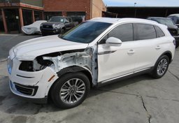 2019 Lincoln Nautilus - Image 2