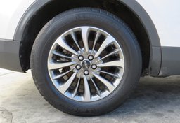 2019 Lincoln Nautilus - Image 18