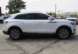 2019 Lincoln Nautilus - Image 11