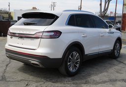 2019 Lincoln Nautilus - Image 7
