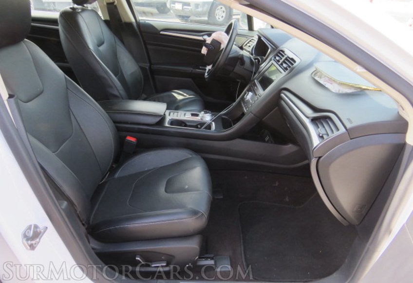 2020 Ford Fusion Hybrid - Image 29