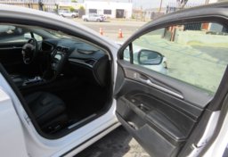 2020 Ford Fusion Hybrid - Image 21