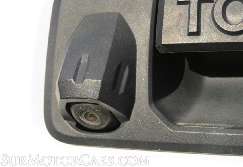 2017 Toyota Tacoma - Image 18