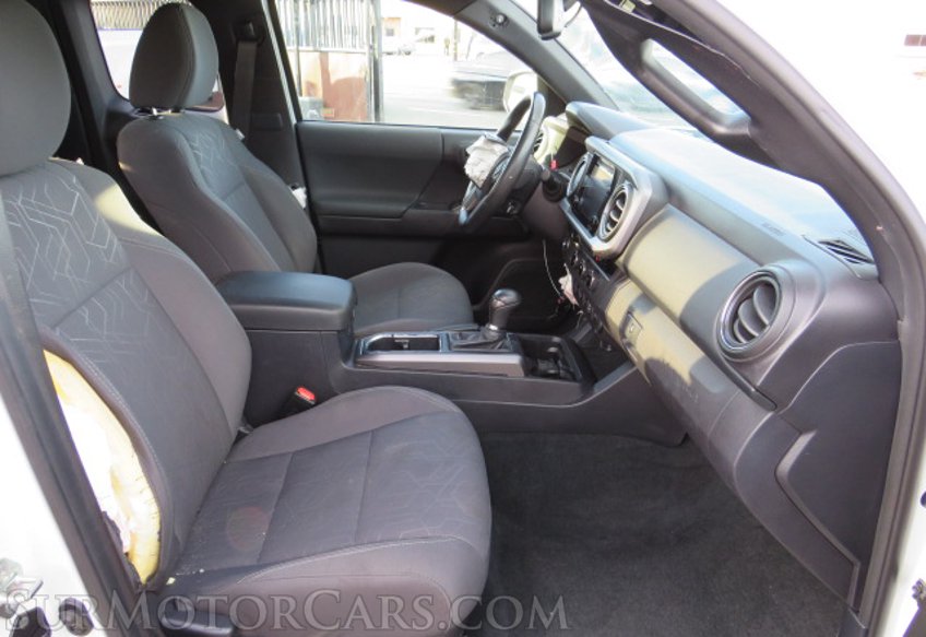 2017 Toyota Tacoma - Image 29