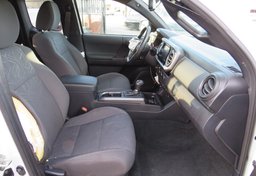 2017 Toyota Tacoma - Image 29